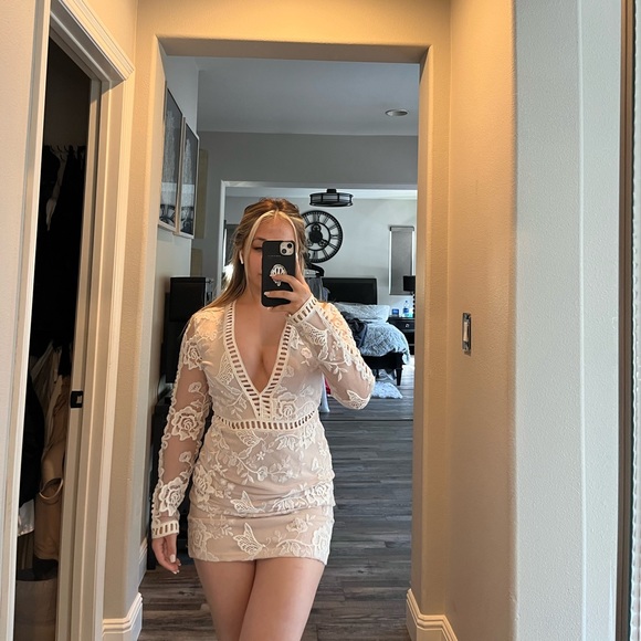 GORGEOUS LACE SHEER MISSGUIDED DRESS - Picture 7 of 10